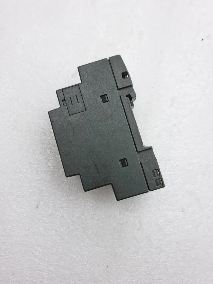 6ED1055-1HB00-0BA0 | Siemens | Logo! DM8 24R, Expansion Module, 24Vdc, Used